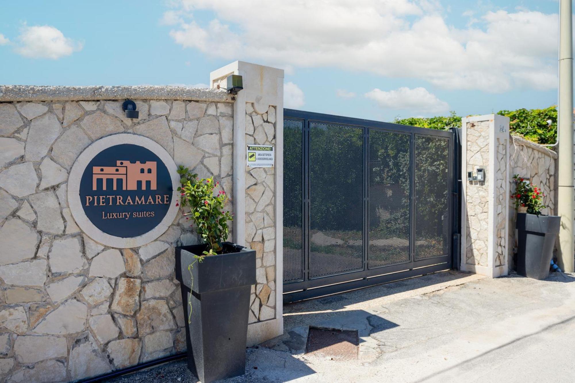 Pietramare Luxury Suites Μπάρι Εξωτερικό φωτογραφία