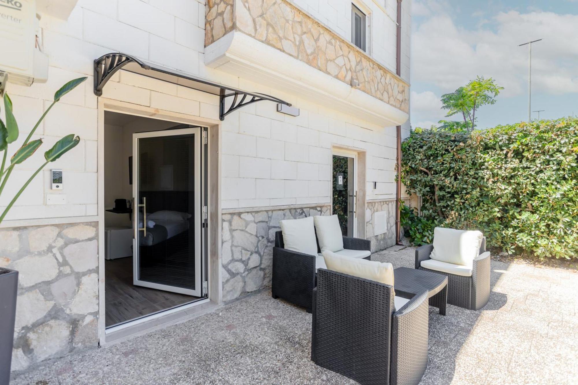 Pietramare Luxury Suites Μπάρι Εξωτερικό φωτογραφία