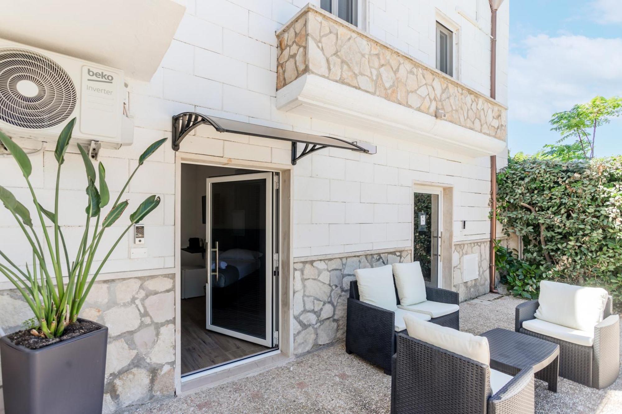 Pietramare Luxury Suites Μπάρι Εξωτερικό φωτογραφία